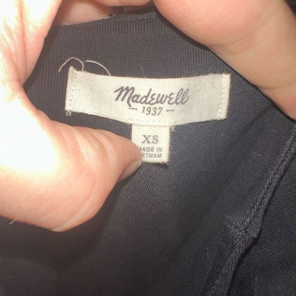 Madewell XS black minimalist elevated basic v-neck top - Picture 3 of 3